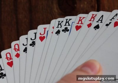 棋牌高手速成：炸金花与牛牛的深度玩法解析，mg电子平台串关技巧全揭秘